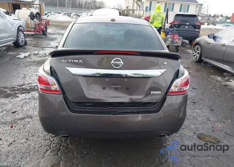 2015 Nissan Altima 2.5 S z USA, uszkodzony, nr VIN 1N4AL3AP5FN911600